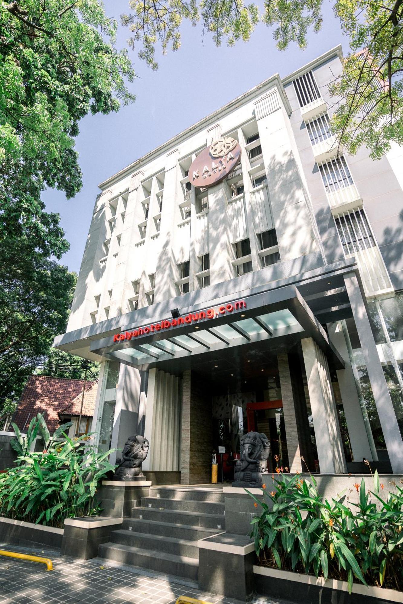 Kalya Hotel Bandung Dago Esterno foto