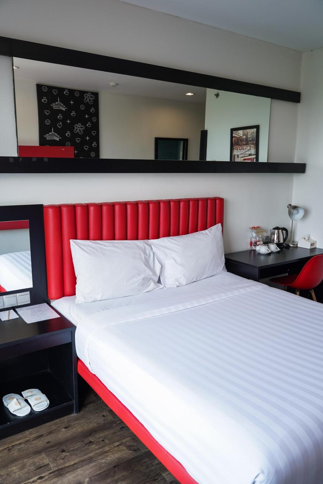 Kalya Hotel Bandung Dago Esterno foto